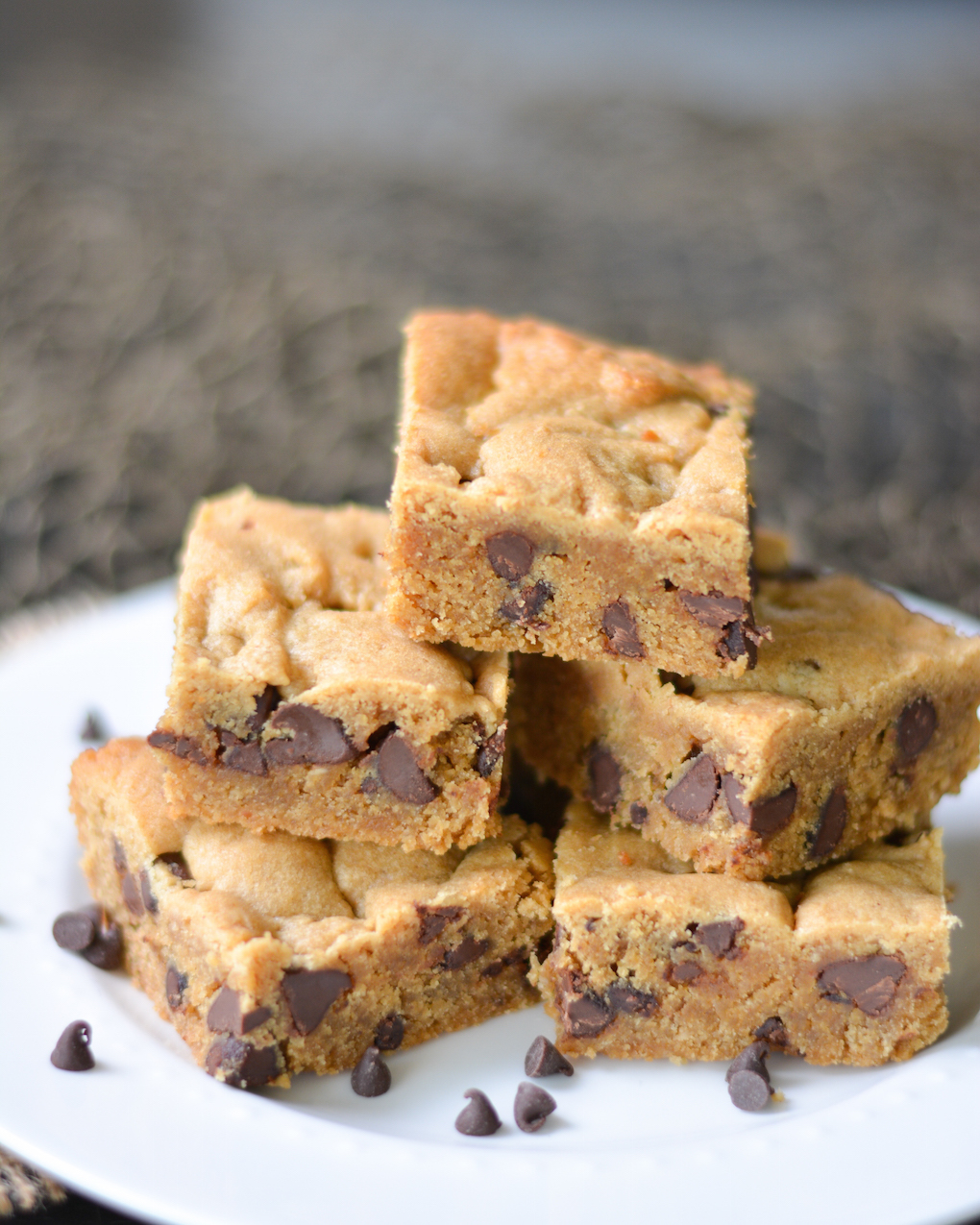 Chocolate Chip Peanut Butter Blondies | Flying on Jess Fuel