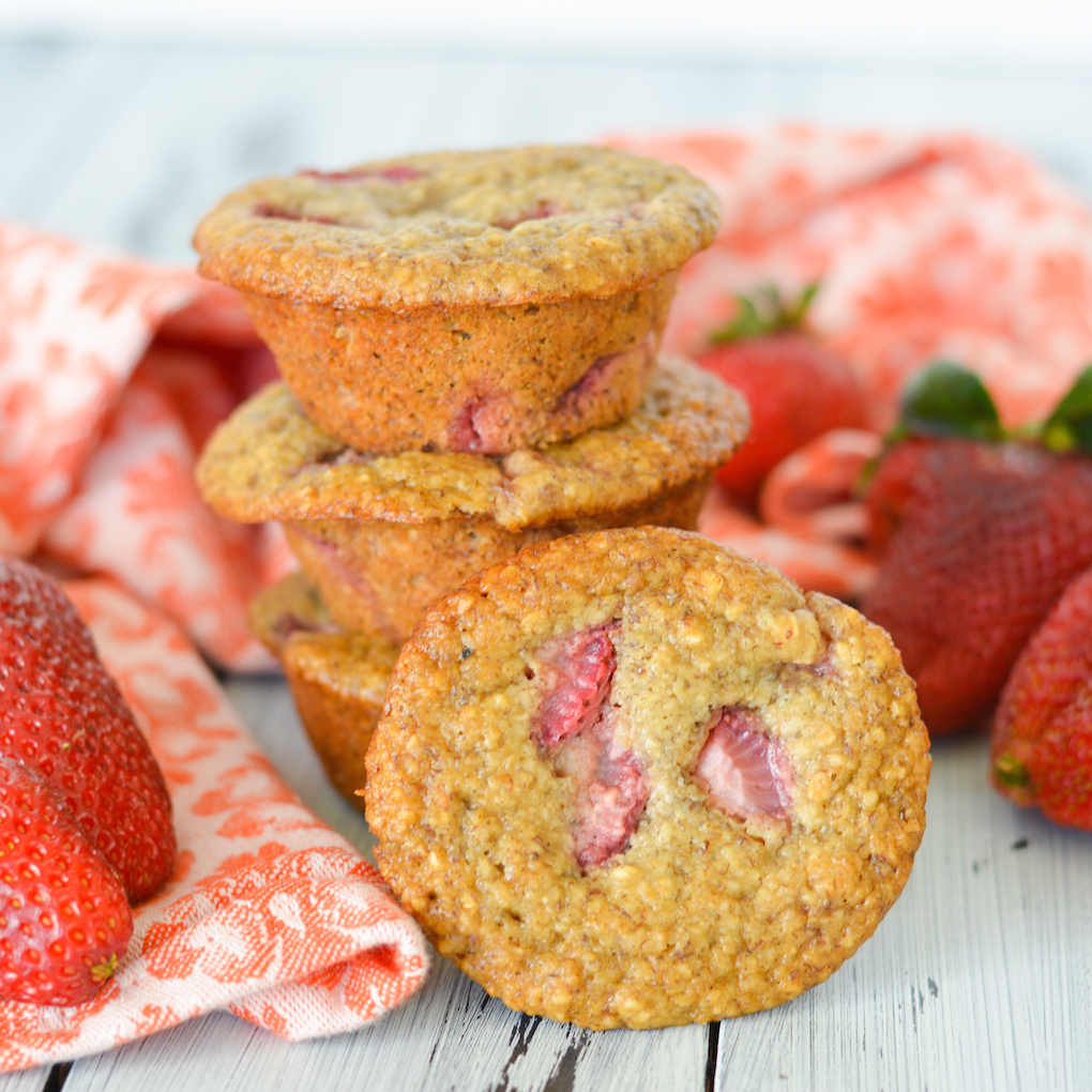 Strawberry Banana Oatmeal Flax Muffins | Flying on Jess Fuel